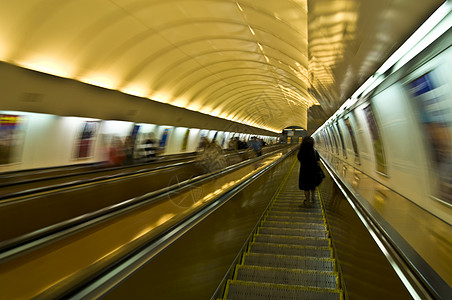 隐静成功火车楼梯跑步城市建筑物自动扶梯管子运动商业图片