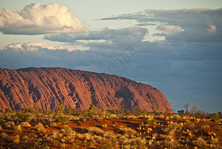 2009年8月 澳大利亚北部地区Ayers Rock天空蓝色农村沙漠橙子岩石领土山脉照片衬套背景图片