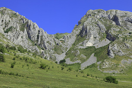 Trascau山宽慰旅行蓝色悬崖岩石风景天空瓦砾远足美丽图片