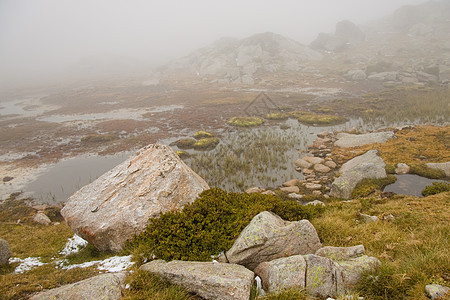 比利牛斯山脉 - 雾天图片