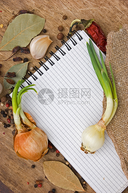 用笔记本写配香料的食谱叶子洋葱蔬菜芳香美食厨房胡椒丁香辣椒种子图片