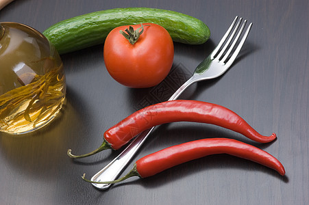 蔬菜和做饭用具红色香料植物胡椒生产烹饪香脂营养辣椒桌子图片