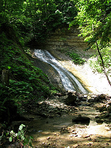 瀑布纪念物岩石美丽溪流外貌全景森林湿度对象山脉图片
