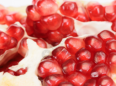 石榴谷物宏观甜点水果种子植物颗粒状食物红色粒子盘子图片