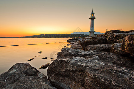 灯塔反射镜子石头城市海滩建筑景观男人岩石橙子图片