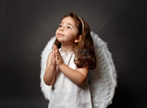 圣天使祈祷图片
