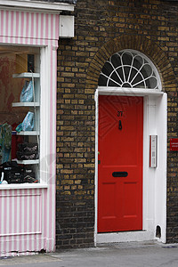 伦敦卡纳比街附近的粉红商店前门和红色门图片