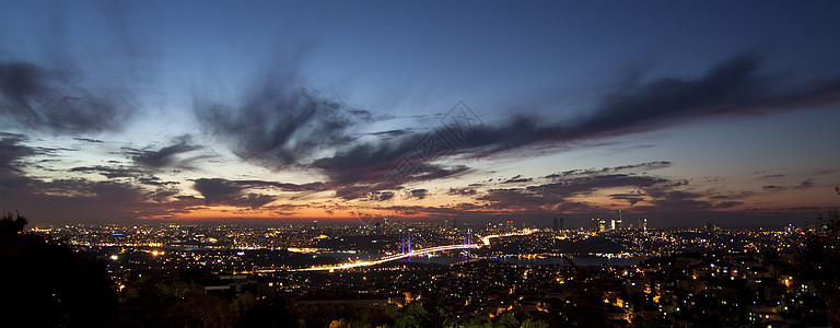 Bosphorus桥日落天际旅游地方设备建造照明钢缆摩天大楼建筑学图片