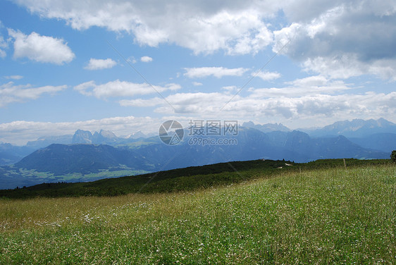 山区地貌登山旅游阳光高地岩石环境地块风景蓝色顶峰图片