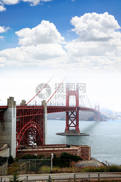 旧金山的金门大桥冲浪公园历史岩石海洋波浪图片