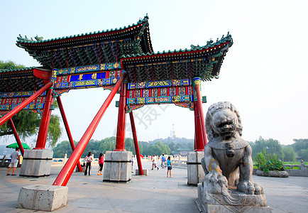 北京紫禁城附近的Beihai公园中心游客皇帝多样性地标城市狮子绘画文化公园图片