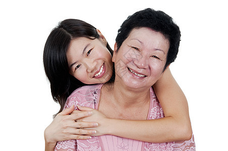 母亲和女儿拥抱享受家庭肩膀女士女孩喜悦快乐老化老年图片
