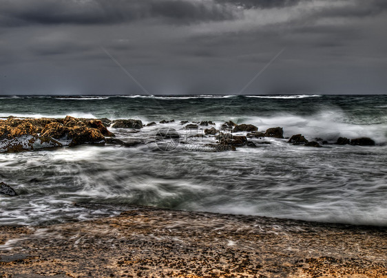 巴哈伊卡加哈地平线愤怒岩石风暴海景医学海岸大风海浪海岸线图片