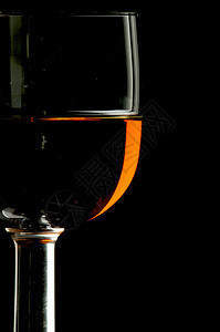 红酒红色玻璃反射品酒酒厂瓶子反思酿酒师剪影图片
