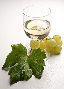 葡萄酒杯玻璃收成葡萄园藤蔓树叶白酒图片
