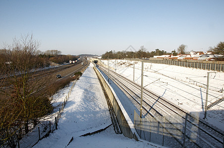 赛道上的雪汽车运输寒意曲目旅行乡村阴影基础设施白色铁路图片