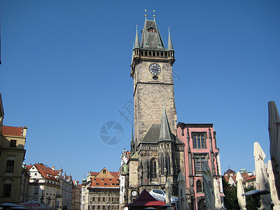 布拉格教会房屋城市天空蓝色背景图片