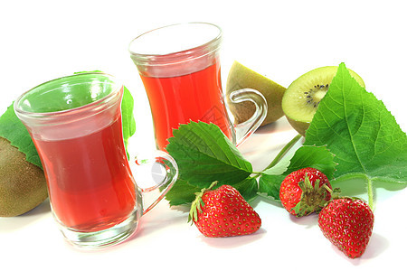 草莓kiwi茶玻璃奇异果树叶植物茶杯水果浆果饮料草本植物杯子图片
