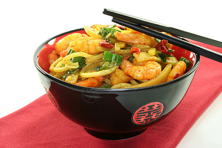 面食加虾类亚洲炒菜筷子食物法庭香菜美食绿色油炸面条大葱绿色的高清图片素材