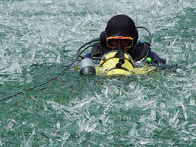 冬天的Scuba海洋喜悦游泳旅游爱好波浪耐力假期运动冒险图片