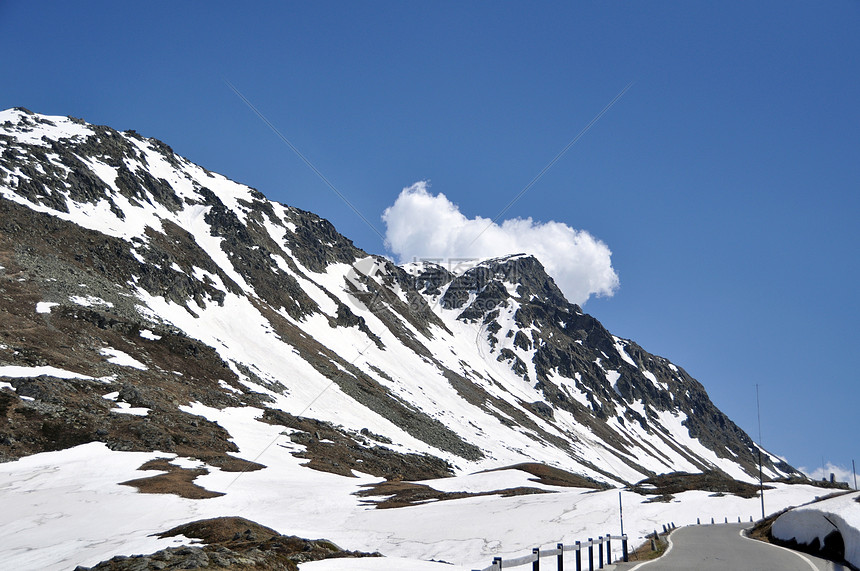 雪山隘口顶峰山脉蓝色荒野晴天旅游阴影岩石高山风景图片