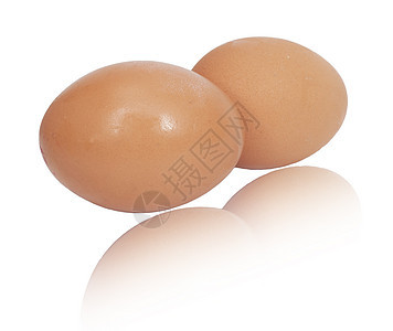 白色背景分离的两只棕蛋宏观食物产品团体奶制品背景图片