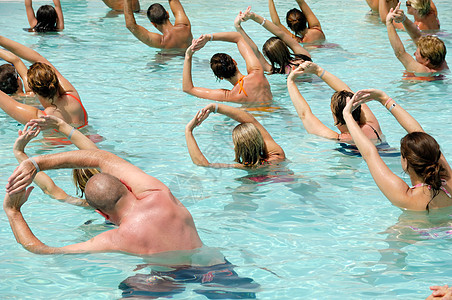 水上运动水运动娱乐训练男性游泳衣男人水池蓝色乐趣运动员泳池背景