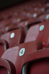 体育场座奇观露天剧院座位运动民众欢呼塑料足球红色图片