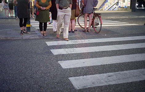 十字路行商务男人通勤者人群小时职业街道时间场景交通图片