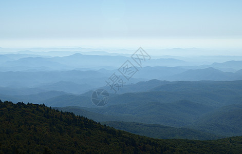 在山谷中顶峰风景远足首脑岩石图片