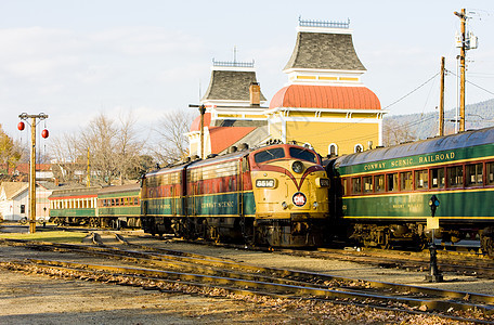 美国新罕布什尔州北康威铁路博物馆内燃机车马达铁路外观旅行交通工具发动机火车柴油机博物馆图片