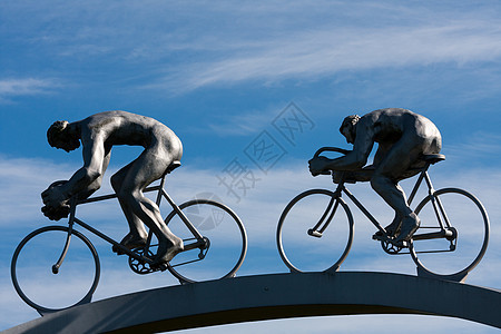 两骑自行车的人全力以赴图片