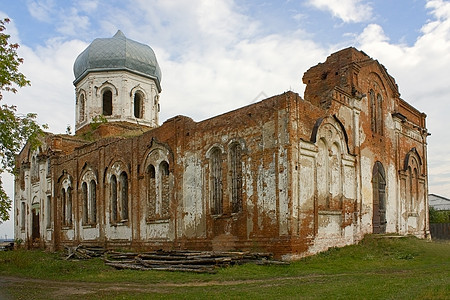 被毁坏的教堂废墟多云寺庙教会宗教天空建筑图片