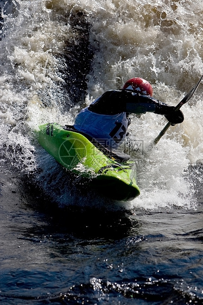 白水生活追求运动员运动地形薄雾溪流挑战速度激流图片