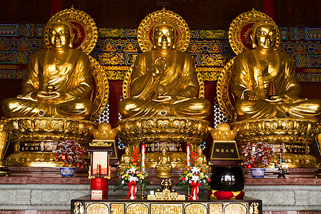 三佛在中国的泰国寺庙里历史纪念碑宗教旅游文化吸引力游客佛教徒历史性雕像图片