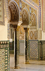 西班牙塞维利亚皇家阿尔卡扎尔首都房间柱子地标建筑学装饰品大理石雕刻吸引力柱廊图片