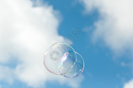 浮在空中的肥皂泡泡白色气泡阳光飞行天空空气折射图片