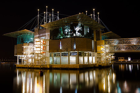 晚上在里斯本的海洋馆月亮栖息建筑学时间射线博览会旅行旅游海洋故事图片