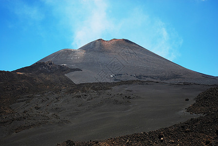 伏尔卡诺埃塔纳烟雾火山蓝色灰尘天空图片