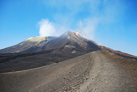 伏尔卡诺埃塔纳火山天空蓝色烟雾灰尘图片