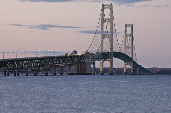 密歇根州Mackinaw市大桥蓝色天空电缆交通海峡半岛卡车波浪汽车城市图片