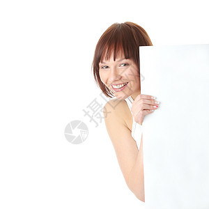一个年轻漂亮的女人 拿着空白的牌子学生推介会海报女性广告木板广告牌女孩衬衫快乐图片