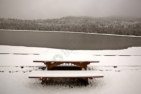 里瑟湖冬季水域水平开放天气支撑风景旅行餐桌公园图片