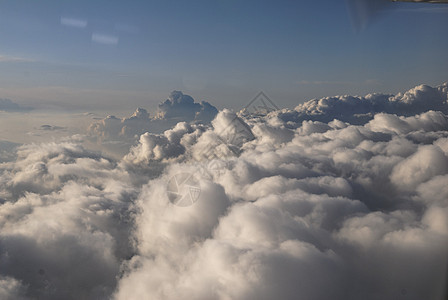 云层之上日落鸟瞰图白色航空公司风景天空航班蓝色飞行地平线图片