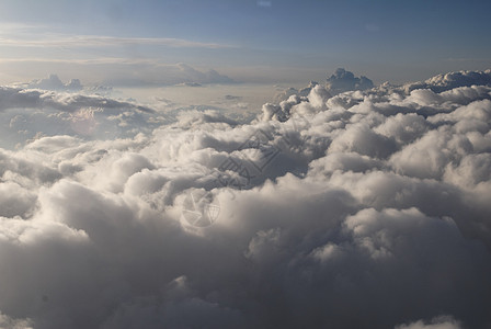 云层之上飞行航班风景白色航空公司地平线鸟瞰图日落天空蓝色图片