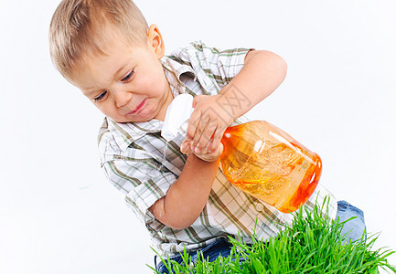 与水玩草地液体喜悦喷泉季节乐趣男性孩子孩子们水滴图片