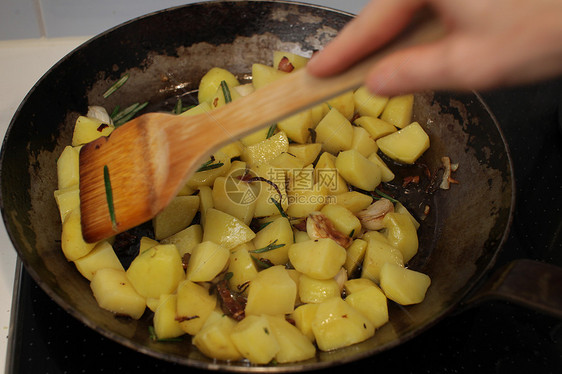 生土豆美食黑色烹饪淀粉润滑脂育肥食谱厨房蓝色食物图片