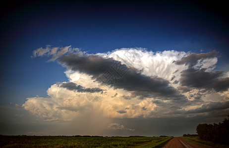 萨斯喀彻温的暴云天空碎石编队天气乡村场景粮食水平床单旅行图片