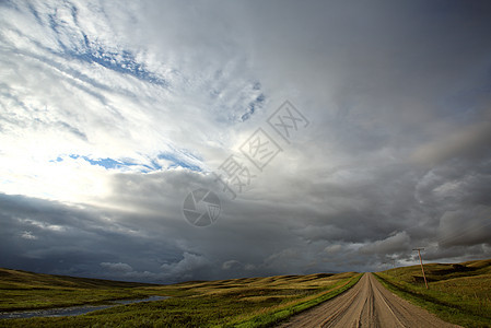 萨斯喀彻温的暴云植被绿色国家天气乡村云层大草原风暴风景旅行图片