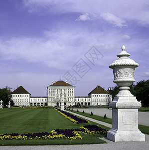 慕尼黑尼芬堡宫花园喷泉池塘花朵植物群图片